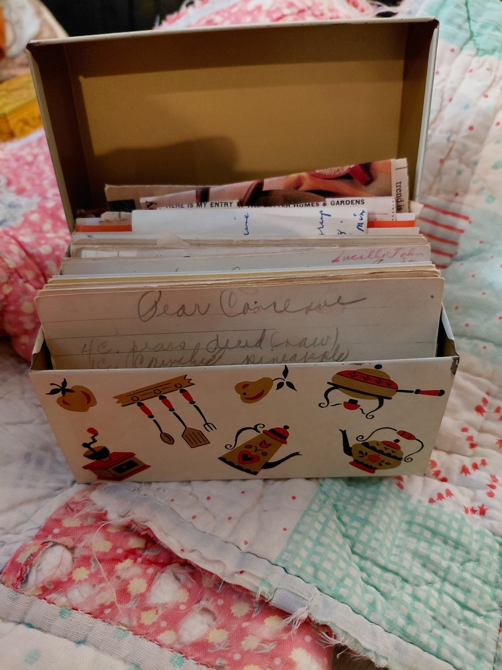 Vintage Kitchen Recipe Box With Recipes